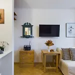 Cozy Bednarska In Near Old Town By Renters Apartman