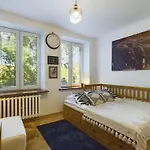 Cozy Bednarska In Near Old Town By Renters Varsó